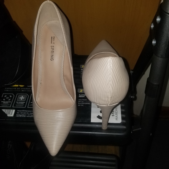 Pumps - Picture 2 of 6